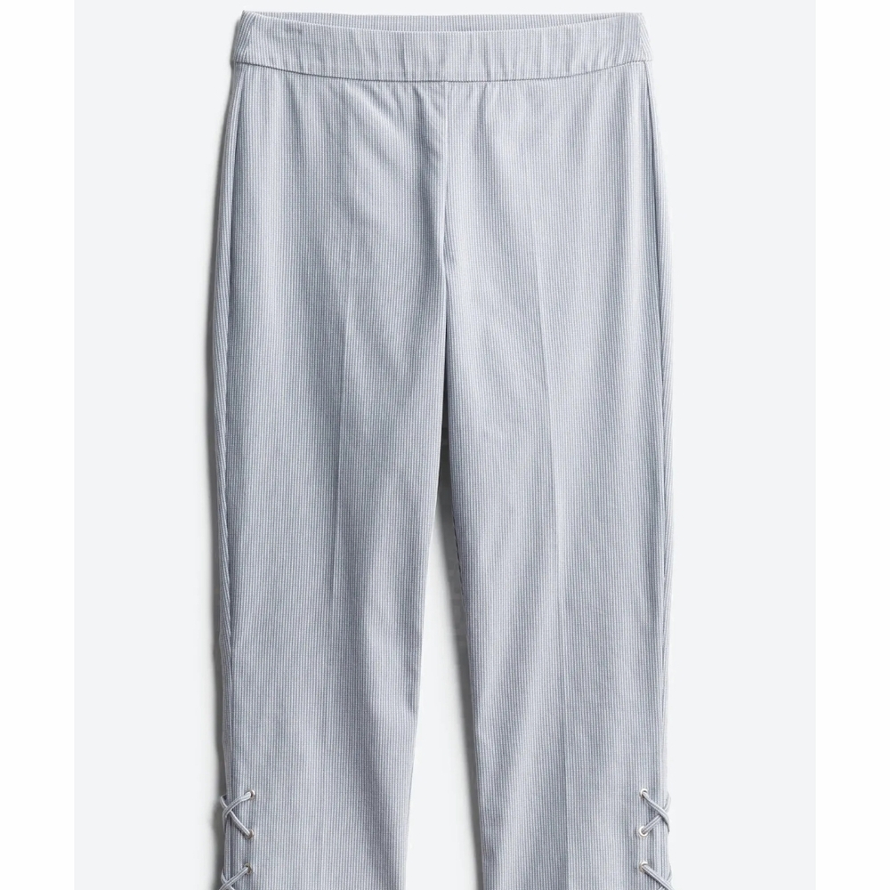 Violet & Roses Capris with Elastic Waistband and Relaxed Fit Stitch Fix